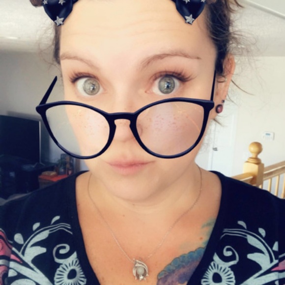 Meet your Posher, JuneyJo75 - Picture 2 of 7